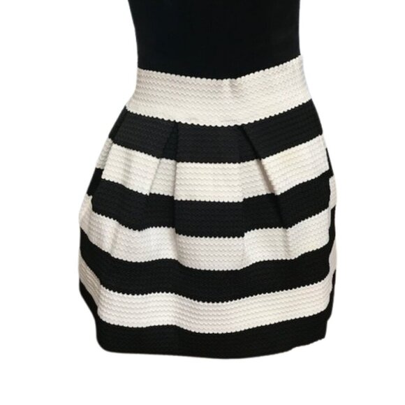 Lore Women's Contrast Black & White Stripes A- Line Skirt Size Large - Picture 2 of 6